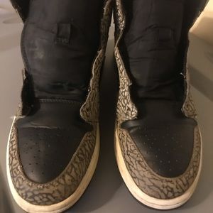 Used Un-Supreme Jordan 1’s